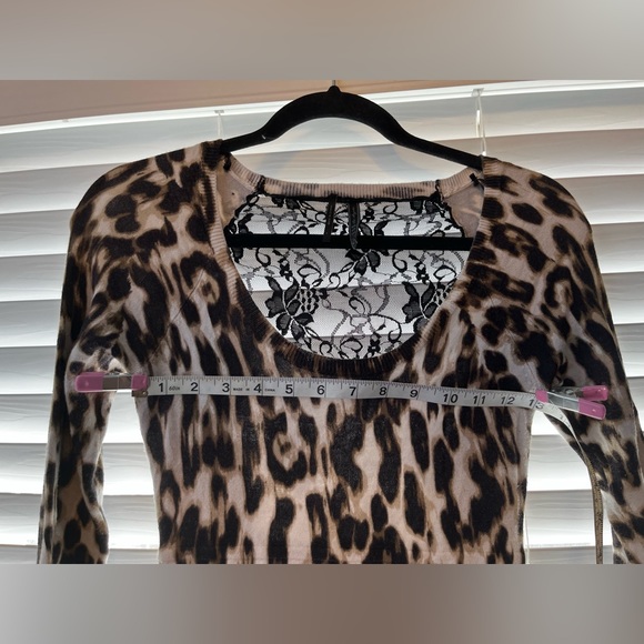 Guess cheetah print stretchy dress with black lace in the back. - Picture 9 of 13